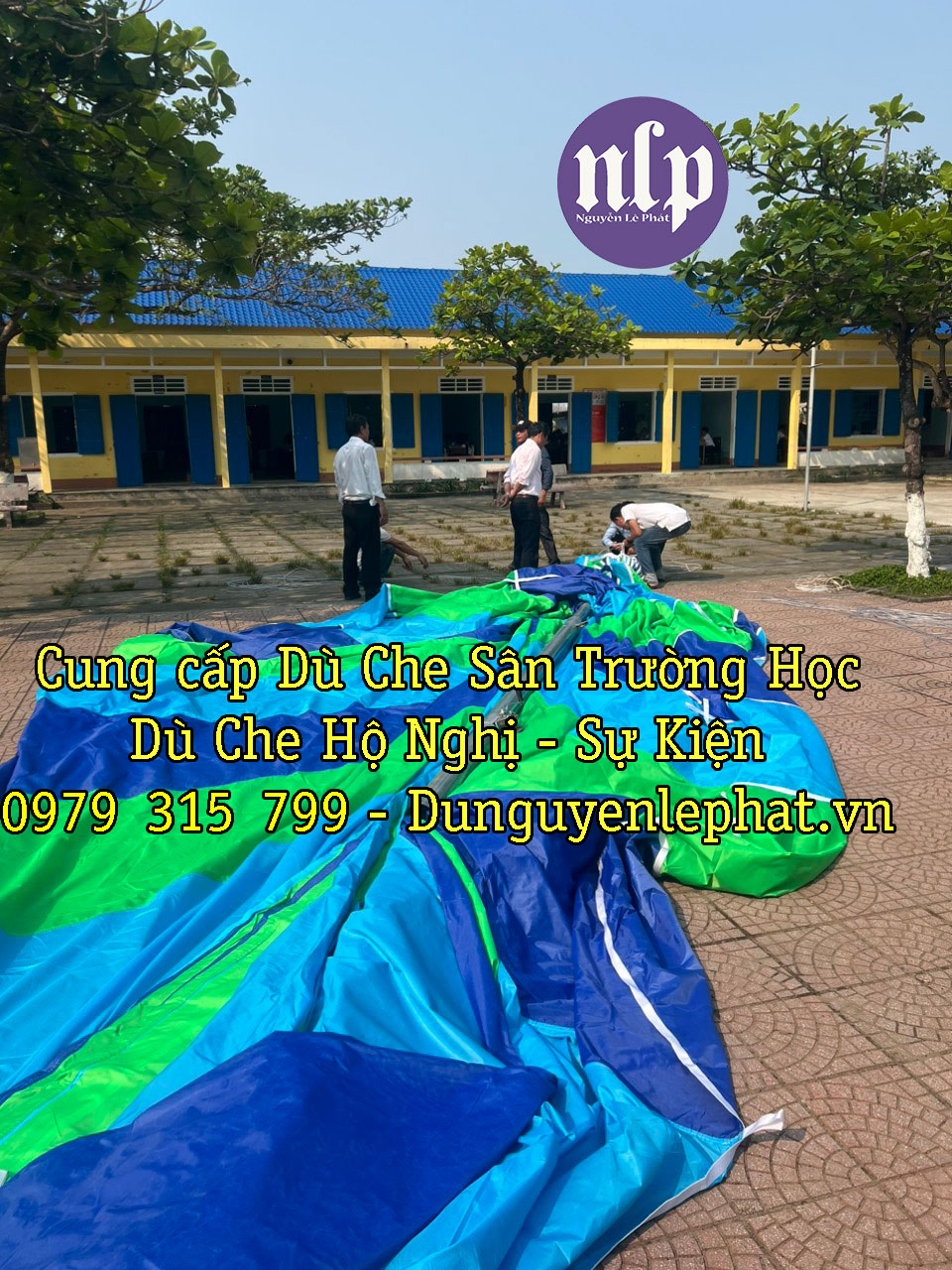 thi công lắp đặt dù che nắng sân trường