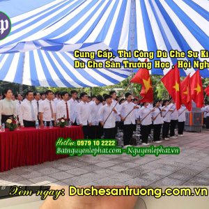 Dù che sân trường