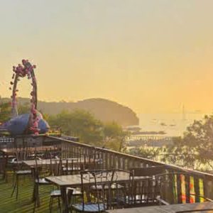 Dù che sự kiện sân trường học